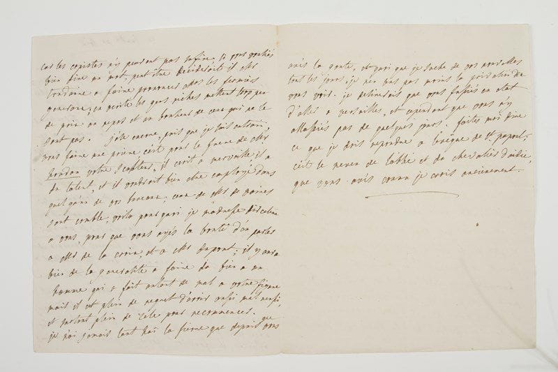 Julie de LESPINASSE (1732-1776) femme de coeur et d'esprit, épistolière, qui réunissait dans son salon philosophes et encyclopédistes.Lettre autographe, «ce lundi au soir» [1775?, à Turgot]; 2 pages et demie in-4.Intéressante lettre, faisant allusion au sculpteur Houdon et à son buste de Turgot.Désolée de l'importuner, car elle respecte son temps «comme un chose sacrée», elle a décidé cependant de s'adresser directement à lui en faveur du «bon évêque» de Saint-Papoul [Guillaume-Joseph d'Abzac] «qui désire le bien»; puis pour le prier d'intervenir auprès de M. de Fourqueux concernant «un honête negotiant de L'Orient qui se nome Monplaisir de Montigni», dont l'affaire dépend des Fermiers généraux: «c'est une suite de vexations dont ils accablent ceux qui sont asses malheureux pour traiter avec eux; ce Mr de Montplaisir a donné au moins quatre memoires de cette affaire à Mr Trudaine. Avec cette maniere de traiter, et de faire trainer les affaires, il faudrait faire imprimer ses memoires, car les copistes n'y peuvent pas sufire; si vous vouliés bien dire un mot, peut-être decideroit il Mr Trudaine a faire prononcer Mrs les fermiers généraux; en verité les gens riches mettent trop peu de prix au repos et au bonheur de ceux qui ne le sont pas». Elle recommande enfin le frère de M. Houdon «votre sculpteur», qui cherche une place dans les bureaux: «il y aura bien de la generosité a faire du bien a un homme qui a fait autant de mal a votre figure [allusion au buste de Turgot par Houdon], mais il est plein de regrets d'avoir aussi mal reussi, et surtout plein de zele pour recommencer». Elle ajoute, pour finir: «Je n'ai jamais tant haï la fievre que depuis que vous avés la goute, et quoi que je sache de vos nouvelles tous les jours, je nen sens pas moins la privation de vous voir». Elle espère qu'il sera bientôt en état d'aller à Versailles. Quant à l'évêque de Saint-Papoul, «c'est le neveu de l'abbé et du chevalier d'Aidie [Aydie] que vous avés connu je crois anciennement».Ve