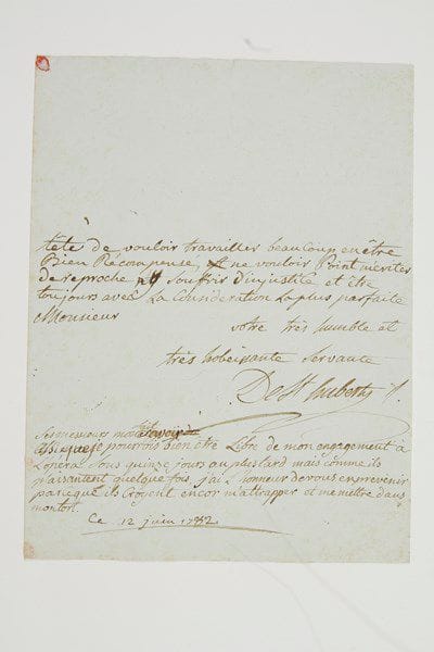 Anne-Antoinette Clavel de SAINT-HUBERTY (1756-1812) célèbre cantatrice, interprète favorite de Gluck, assassinée avec son mari le comte d'Antraigues.Lettre autographe signée «De St Huberty», 12 juin 1782; 5 pages in-4.Magnifique lettre sur le milieu de l'Opéra, la condition de chanteuse, et sa carrière.«On fait si promptement des mauvaises têtes dans le païs de l'opéra, et l'on y garde si peu le secret, qu'il m'est déja revenu quavec la qualité de Pre chanteuse de l'opéra on me qualifie aussi de mauvaise tête (il semble que l'un ne peut aller sans l'autre). Cependant il me paroit ne point mériter, ce titre (qui pourtant marque plus le talent, que le talent même) il mimporte beaucoup dêtre justifié dans votre esprit»... Elle s'attache à répondre aux attaques dont elle a été victime et qui lui ont valu cette réputation, et fait valoir ses droits. Elle rappelle «les sujets de plaintes qui m'ont fait donner mon congé pour la premieres fois, cétoit donc pour le partage que je n'avois point touché pour le titre de Per sujet que lon me refusoit et pour des congés que lon ne vouloit point m'accorder». On l'a ensuite laissée partir pour La Rochelle en lui promettant, ainsi que le ministre, d'autres congés, «et le titre que je desirois et que j'avois tachée de mériter, céttoit donc une justice?»  Puis elle a dû réclamer congé, gratification et «les feux que l'on m'avoit promis pour laisser les roles que je jouois, et faire toutes les répétitions de Thésée [de Gossec], on trouve qu'il ny a rien de plus indigne qu'une femme qui a acquis des talens, qui a eüe le malheur de s'en servir pour pourvoir à son existence, qui a empêché que la porte de l'opéra ne se fermâ 7 ou 8 fois au moins, qui a fait tous les efforts pour mériter plus même, qu'on ne lui promettoit, on trouve infâme dis-je, de réclamer, et congé (le roy n'en donne aucun) et gratification (il ny a point dargent) et feux gagnés (fi donc on na point enttendu parler de cela). "Il faudroit me dit-on que les femmes a talen