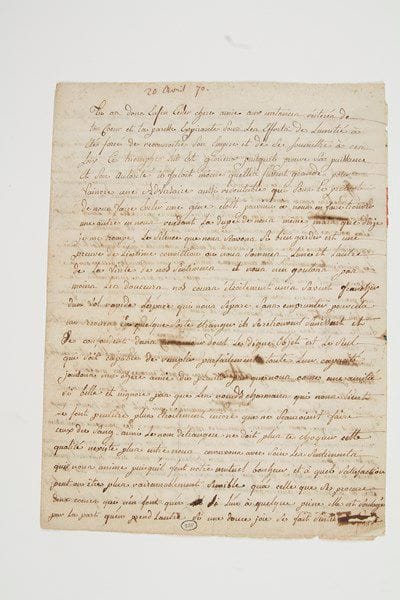 Manon Phlipon, Madame ROLAND (1754-1793) l'égérie des Girondins; femme (1780) de Jean-Marie Roland de la Platière (1734-1793), elle fut guillotinée.Lettre autographe signée «Phlipon», Paris 20 avril 1770, à Mademoiselle Sophie Cannet «la cadette» à Amiens; 2 pages et demie in-4, adresse avec cachet de cire rouge à son chiffre couronné de roses (brisé; petite déchirure par bris de cachet avec perte de quelques lettres).Très belle lettre de jeunesse, inédite, à seize ans à son amie de pension, toute première des lettres aux demoiselles Cannet (elle ne figure pas dans les Lettres en partie inédites de Madame Roland aux demoiselles Cannet, H. Plon, 1867). Manon Phlipon avait fait ses études avec les soeurs Sophie et Henriette Cannet au couvent des Dames de la Congrégation; elle témoigne ici de son profond attachement et de sa confiance en son amie Sophie.«Tu as donc enfin ceder chere amie aux instances réitérés de ton coeur et ta paresse expirante sous les efforts de l'amitié a été forcé de reconnoitre son empire et de se soumettre à ces lois. Ce triomphe lui est glorieux [...] mais que dis je, je me trompe, le silence que nous scavons si bien garder est une preuve de lintime conviction ou nous sommes, lune et lautre de la verité de nos sentimens et nous nen goutons pas moins les douceurs nos coeurs étroitement unis savent franchir d'un vol rapide lespace qui nous sépare. [...] Jouissons ma chere amie du plaisir pur que nous cause une amitié si belle et nignore pas que les noeuds charmans qui nous lient le font peutêtre plus etroitement encore que ne sçauroient faire ceux du sang. [...] à quel satisfaction peut on être plus raisonnablement sensible quà celle que se procure deux coeurs qui n'en font qu'un. Si l'un a quelque peine elle est soulagée par la part qu'en prend lautre si une douce joie se fait sentir elle augmente par celle quil trouve à la partager avec son fidel compagnon quelle douceur que de se communiquer ses pensées sans reserve sans crainte sans inquiétu
