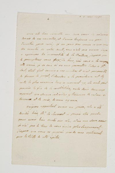 ÉLISABETH DE FRANCE, dite MADAME ÉLISABETH (1761-1794) fille du Dauphin Louis, petite-fille de Louis XV, et soeur de Louis XVI; emprisonnée au Temple avec la famille royale, elle fut guillotinée.Lettre autographe, [Paris] 5 mai 1791, à sa «chere soeur» [sa belle-soeur la comtesse de Provence]; 1 page in-8.Belle et rare lettre de la Révolution.«Vous este bien aimable ma chere soeur de m'avoir donné de vos nouvelles, et d'avoir toujours un peu d'amitiés pour moi; je ne puis pas croire ce que vous me mandés de votre santé, vous n'este pas encore d'age a eprouver les incomodités de la vieillesse, j'espere que le primptems vous fera du bien, irés vous a la campagne cette année, je ne sais si on nous permettra d'aller a St Clout, etant fort soumis a nos maitres il n'est pas possible de former de projet, l'abandon a la providence est la vertu la plus necessaire dans ce moment cy, elle seule peut prevoir la fin de la constitution, on la desir beaucoup esperant que chaque individus y trouvera le calme si heureux et la paix, devenue sy rare». Elle ajoute: «Avignon appartient encore au pape, cela a été decidés hier, Mr de Clermont a pensé etre pendu pour avoir bien parlés sur cela»...Librairie Les Autographes, 1998.