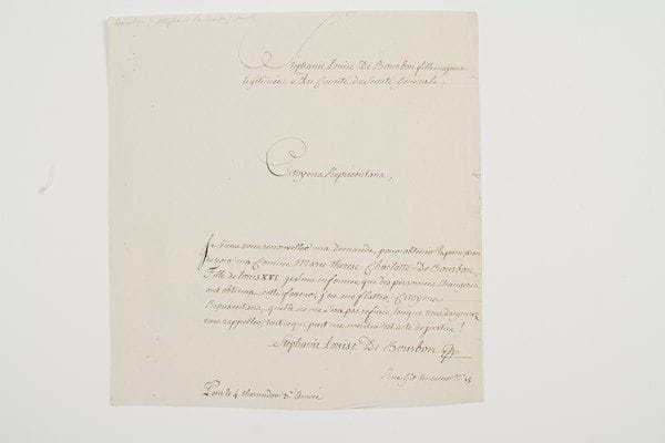 Stéphanie-Louise de Bourbon-Conti (1756-1825) fille adultérine de Louis-François de Bourbon prince de Conti, et de Louise-Jeanne de Durfort duchesse de Mazarin, elle eut une vie tumultueuse, lutta en vain pour faire reconnaître sa noble naissance, et a laissé des Mémoires.Lettre autographe signée «Stéphanie Louise De Bourbon», Paris 4 thermidor III (22 juillet 1795), au Comité de Sûreté générale; 1 page in-4.Requête pour visiter Madame Royale dans sa prison du Temple.«Stéphanie Louise De Bourbon fille majeure légitimée» s'adresse aux «Citoyens Représentans»: «Je viens vous renouveller ma demande, pour obtenir la permission de voir ma cousine Marie-Thérèse-Charlotte de Bourbon, fille de Louis XVI. Je suis informée que des personnes étrangères ont obtenue cette faveur; j'ose me flatter, Citoyens Représentans, qu'elle ne me sera pas refusée, lorsque vous daignerez vous rappeller, tout ce qui peut me mériter cet acte de justice!»...