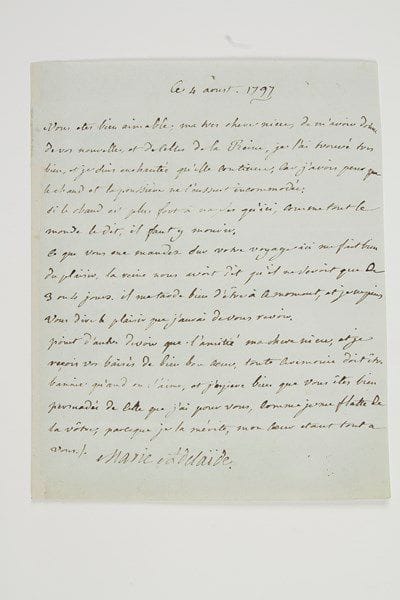 ADÉLAïDE DE FRANCE (1732-1800)
«Madame Adélaïde», quatrième fille de Louis XV; excellente musicienne; elle émigra sous la Révolution et mourut à Trieste.Lettre autographe signée «Marie Adelaïde», 4 août 1797, à sa nièce la Princesse Amélie [Marie-Amélie de Bourbon, princesse de Naples et de Sicile, future Reine des Français]; 1 page in-4, adresse «A ma Nièce la Princesse Amelie» avec cachet de cire rouge aux armes.Affectueuse lettre de l'émigrée, récemment passée à la cour de Naples avec sa soeur Victoire.«Vous etes bien aimable, ma tres chere niece, de m'avoir donné de vos nouvelles, et de celles de la Reine, je l'ai trouvé tres bien, et je suis enchantée qu'elle continue, car j'avois peur que le chaud et la poussière ne l'eussent incommodée. Si le chaud est plus fort à Naples qu'ici, comme tout le monde le dit, il faut y mourir»... Le projet de voyage de la princesse la réjouit: «la reine nous avoit dit qu'il ne seroit que de 3 ou 4 jours [...] et je ne puis vous dire le plaisir que j'aurai de vous revoir. [...] je reçois vos baisés de bien bon coeur, toute cérémonie doit être bannie quand on s'aime»...