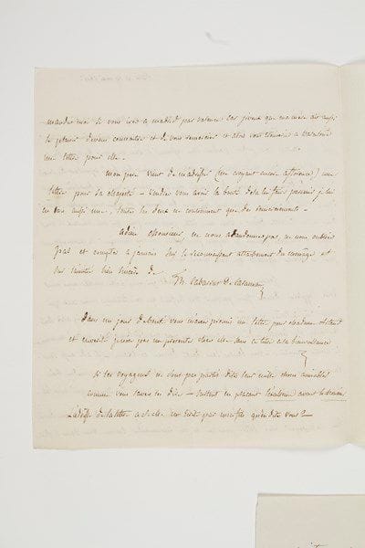 Thérésa Cabarrus, Madame TALLIEN (1773-1835) fille du financier Cabarrus, elle fut la femme du conventionnel Tallien (1794) et l'égérie des Thermidoriens et du Directoire; maîtresse de Barras puis d'Ouvrard, elle se remaria (1805) avec le prince de Caraman-Chimay.Lettre autographe signée «Th. Cabarrus de Caraman», Paris 19 mai 1806; 2 pages in-4.Sur ses difficultés financières.«Mon Dieu qu'allons-nous devenir? Vous partez, vous quittez Florence [...] Toutes nos rentrées sont perdues, perdues sans ressource si vous ne prenez des verges dans l'une et même dans l'autre main - nos affaires ici avoient bien besoin cependant des succès de celles de Florence - au nom de l'amitié que vous m'avez promis et dont vous m'avez donné tant de preuves. Ecrivez moi où nous en sommes et ce que nous pouvons espérer dans le cas de votre départ. [...] Je vous renvoie la lettre de crédit qui nous a été inutile mais nous vous supplions de nous faire parvenir tous les fonds que vous toucherez moins ceux qui seront dus à Rome et à Gênes»... Elle lui demande une recommandation auprès du cardinal Maury dont la venue est attendue à Paris... S'il passe par Valence en allant à Madrid, elle aimerait que sa mère «ait aussi le plaisir de vous connaître et de vous remercier»...On joint une fausse lettre signée «Chimay Caraman».Pierre Cornuau.
