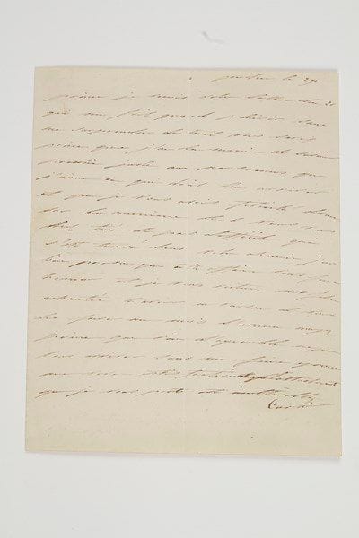 Caroline BONAPARTE (1782-1839) soeur de Napoléon, épouse (1800) de Joachim Murat, elle fut Reine de Naples.Lettre autographe signée «Caroline», Portici le 27, [à l'Archichancelier Cambacérès]; 1 page petit in-4.«Prince, je reçois votre lettre du 21 qui me fait grand plaisir sans me surprendre du tout. Vous savez Prince que j'ai la manie de savoir predire juste aux personnes que j'aime ce qui doit leur arriver et que je vous avois félicité d'avance sur la manière dont vous vous étiez tiré du pas difficile qui s'est trouvé dans votre chemin»...Les Neuf Muses.