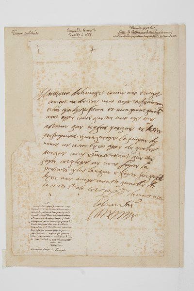 CATHERINE DE MEDICIS (1519-1589)
Reine de France; épouse (1533) d'Henri II (1519-1559), mère de François II, Charles IX et Henri III.Lettre autographe signée «Caterine», La Motte Saint-Olle 30 mars 1552, à l'évêque de Limoges [Antoine Sanguin de Meudon]; 1 page in-fol., adresse (montage à fenêtre, rousseurs).Elle lui avait écrit comment elle désirait le voir à Chenonceau, mais «mon yndysposision et mon pront gueryssement ayent cause que ne nous mysmes antrain que le 9 fere pasques. Je desire infinyment que ne manqyes la promesse dy venir car je seré byen ayse de partir avecques vous et m'assurant que me fayré ce playsir ne vous fayré la presante plus longue et fayre fin pryant Dyeu vous avoyr en sa ste guarde»...Étienne Charavay, 1889.