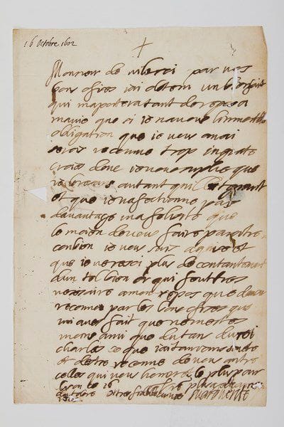 MARGUERITE DE VALOIS (1553-1615) dite la Reine Margot; fille d'Henri II et Catherine de Médicis, elle fut en 1572 la première femme d'Henri IV, qui fit annuler le mariage en 1599.Lettre autographe signée «Marguerite», Usson 26 octobre 1602, au secrétaire d'État Nicolas de Neufville, seigneur de Villeroy; 1 page in-fol., adresse au verso «A Monsieur de Viloroi» avec cachet de cire noire (coeur ardent) (petits manques au pli et par bris du cachet; portrait gravé joint).Belle lettre de l'ex-Reine prisonnière en Auvergne. «Monsieur de Vileroi par vos bons ofices j'ai obtenu un bienfait qui maportera tant de repos a ma vie que si je ne vous avois limmortelle obligation que je ne vous anai serois reconnue trop ingrate. Croiés donc je vous suplie que je le resans autant quil est grant et que je nafectionne pas davantage ma felicité que le moien de vous faire paraitre combien je vous suis aquise et que je ne resoi plus de contantement dun tel bien et qui sont tres nesesaire à mon repos que d'avoir reconnu par les bons ofices que mi aves fait que ne mestes moins ami que du tans du roi Charles [IX]»...