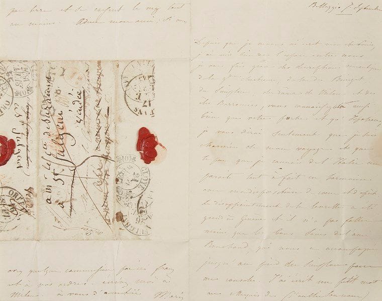 Marie d’AGOULT (1805-1876) femme de lettres, maîtresse de Liszt. 12 L.A.S. («Marie» ou «M.», 2 non signées), 1837-1843, au comte Louis de Suzannet (une à sa mère); 42 pages in-4 ou in-8, la plupart à son chiffre couronné et avec adresse.{CR}Très belle correspondance au fils du général vendéen, parlant de Liszt, de George Sand, de ses voyages et ses idées sur les femmes.
Séjour à Nohant. Nohant jeudi soir [9 février 1837]: «je suis établie dans un charmant château du Berry avec la seule femme vraiment bonne que j’ai rencontré en ma vie, passant mes journées à lire au coin du feu et mes soirées (souvent prolongées jusqu’à 4 heures du matin) à causer sans fin de tout et de rien; guérissant ma santé, rassérénant mon esprit, rêvant à mes amis et regardant par ma fenêtre les mélèzes couverts de givre et les violettes dont le parfum monte jusqu’à moi et m’annonce le retour du printemps. Tout cela vous paraîtra bien monotone. C’est la véritable vie pourtant; la contemplation de la nature, la méditation des grandes vérités qui régissent l’humanité et les épanchements de cœur au foyer hospitalier. Je ne sais quand je pourrai m’arracher d’ici, tant je m’y trouve bien»... [25 février]. Le bal de l’Opéra et pareilles folies sont «une ignoble parodie» des réjouissances en Orient; chez nous «l’intelligence seule est dépravée [...] le cœur et les sens n’ont ni entraînement ni puissance. [...] à Paris il n’y a pas une jeune fille de 18 ans qui ne se soit corrompue par les lectures bien plus que les femmes d’Orient ne le sont jamais par les faits. Ce qu’on appèle l’amour avec illusions est une églogue aussi véritable dans notre civilisation que les bergers et les bergères de Mr de Florian. Il n’y a de possible aujourd’hui que le plaisir sans amour ou la passion forte, courageuse qui sait regarder en face la vérité sans pâlir»... [29 mai]. «La vie des champs, quelque pleine qu’elle soit souvent, prête peu aux longues écritures; c’est une vie de monotones ennuis pour les uns; pour