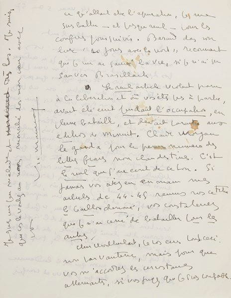 François MAURIAC (1885-1970). 2 L.A.S., 1957, à Henry de Montherlant; 2 pages in-4 chaque.{CR}Belles et longues lettres sur la brouille entre les deux écrivains.
Malagar 26 avril 1957. «Superficiel? Mais je suis allé aussi loin que je pouvais aller – ne pouvant rien dire au clair, vous le savez bien... Le style ici n’était qu’un prétexte – et plus d’un lecteur l’a compris. N’importe: cet article était une réponse à la publication, dans vos Carnets, de ma lettre d’il y a trente-cinq ans... […] J’ai soixante et onze ans et s’il m’importe peu de laisser derrière moi de vrais ennemis, je n’en veux pas laisser de faux. Je veux dire que mes violences contre vous ont été à la mesure de ma déception à l’égard d’un jeune frère que j’admirais – et que j’aimais. Je me rends compte aujourd’hui de cette folie d’exiger des êtres qu’ils soient tels que nous le voulons»... – 14 mai 1957. «Vous voulez pardonner – vous ne voulez pas être pardonné. Je n’entrerai pas dans ce débat – puisque je ne veux plus en avoir avec vous. Le coup affreux que nous a porté telle page du Solstice, ou ces pages de la n.r.f. (“mon Dieu voulez-vous jouer avec moâ”) était à la mesure, croyez-moi, de notre affection et de notre admiration»... Mauriac n’a jamais attaqué personne que pour défendre quelqu’un, et il ne répond que par exception aux attaques personnelles. «Pour Cocteau, ce fut une réaction “d’enfant de Dieu et de l’Église”, l’horreur du demi-blasphème, du double jeu. Il n’empêche que j’ai été, ce jour-là, trop fort et trop loin. Vous oubliez aussi que dès le lendemain de la Libération, dès que j’ai vu et compris ce qu’allait être l’épuration, je me suis battu – et presque seul – pour les confrères poursuivis. Béraud dans son livre 40 jours avec la mort reconnaît que je lui ai sauvé la vie, si je n’ai pu sauver Brasillach. Le seul article violent paru à la Libération où vous êtes pris à partie, avait été écrit pendant l’occupation, en pleine bataille, et devait paraître aux Éditions de Minui