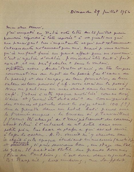 Philippe SOUPAULT (1897-1990). 60 L.A.S. (une de sa femme Ré), 1943-1970, à Henry-Jacques Dupuy (qqs à Madame); 60 pages formats divers, nombreuses adresses (dont 18 cartes postales illustrées).{CR}Correspondance amicale à l’auteur du volume Philippe Soupault pour la collection «Poètes d’aujourd’hui» de Seghers (1957).
Souvenirs amicaux des années 40 sur des cartes postales, le plus souvent illustrées, envoyées du Brésil, des États-Unis, d’Istamboul, Gstaad, Bâle et Brazzaville… Il annonce sa décision avec Seghers selon laquelle c’est Dupuy qui doit faire «le livre Ph. S.» [dans la collection «Poètes d’aujourd’hui»] (3 novembre 1955)… Il l’y encourage, quoiqu’il n’attache pas une grande importance à la renommée: «Le sourire d’une femme m’intéresse davantage» (8 novembre 1955)… Ils parleront un jour des chansons de Dupuy, qu’il aime beaucoup: «Je ne voudrais pas que vous tombiez dans ce piège: faire populaire»… Il répondra avec attention à ses questions «très pertinentes et très intéressantes» (21 juillet 1956). Réponses à 7 questions: «Nous avions, André Breton et moi, de très longues conversations au sujet de la poésie (de l’essence de la poésie) et des images, de leur formation, de leur valeur et leur pouvoir […] Nous en parlions en marchant dans les rues et au café. J’étais à cette époque mobilisé comme auxiliaire»…; il évoque aussi l’écriture automatique, Rimbaud, Lautréamont, Pierre Reverdy, Pierre Janet, etc. (29 juillet 1956)… Il trouve «excellente» l’étude d’Henri, sur laquelle il travaille: explications sur un feuillet séparé sur le sens du voyage (23 septembre 1956); il dresse aussi pour son biographe la liste des voyages faits depuis 1912 (2 octobre 1956), et lui envoie une photo de sa maison natale (8 mars 1957)… Remerciements pour le Philippe S.: en dépit du sujet, le texte de H.J.D. est excellent (14 juin 1957)… Félicitations sur un poème, et consolations pour la solitude dont se plaint Henri (25 février 1962)… Soupault est triste de voir son ami 