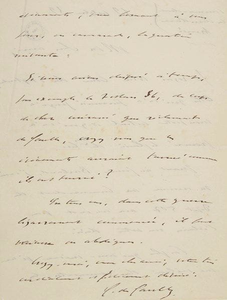 Charles de GAULLE (1890-1970). L.A.S., 12 octobre 1939, à un ami; 2 pages in-4 (cachet de l’Académie de Mâcon, qqs infimes déchir. marg.).{CR}Remarquable lettre au début de la guerre, à propos des chars.
«Commandant les chars d’une Armée», il écrit à un ami qui lui a demandé d’intervenir pour un jeune homme; il a transmis sa missive «au Commandant du Dépôt 507» et ajoute: «Pas plus que vous-même je ne me mêlerai de commenter les événements, me bornant à vous poser, en camarade, la question suivante: si vous aviez disposé à temps, par exemple le 7 mars 36, du corps de char cuirassé que réclamait de Gaulle, croyez-vous que les événements auraient tourné comme ils ont tourné? En tous cas, dans cette guerre bizarrement commencée, il faut vaincre ou abdiquer»…

