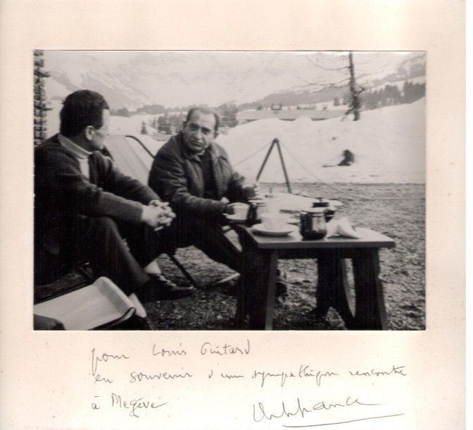Pierre MENDÈS-FRANCE (1907-1982) homme politique. Photographie avec dédicace a.s. à Louis Guitard; noir et blanc 12,7x18cm.{CR}Photographie représentant Mendès-France à Megève en compagnie de Louis Guitard: «Pour Louis Guitard, en souvenir d’une sympathique rencontre à Megève»…
