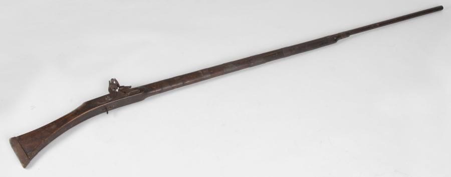 Fusil à silex d'Afrique du Nord dit Moukalah. Canon à pans. Crosse en bois.
A.B.E. XIXe siècle