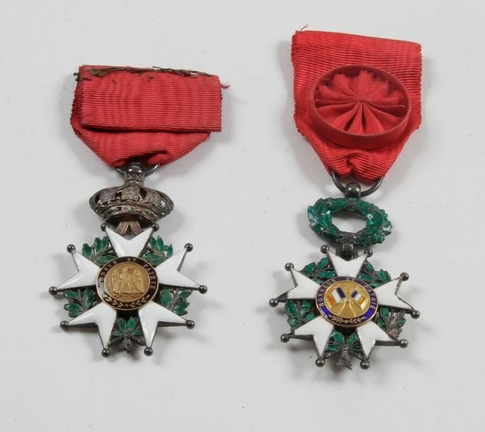 France

ORDRE DE LA Légion D'HONNEUR, institué en 1802.
Deux étoiles de chevalier:
- Une d'époque Second Empire. Argent, or et émail. Ruban. T.T.B.
- Une d'époque IIIe République. Argent, or et émail (éclats). Ruban. B