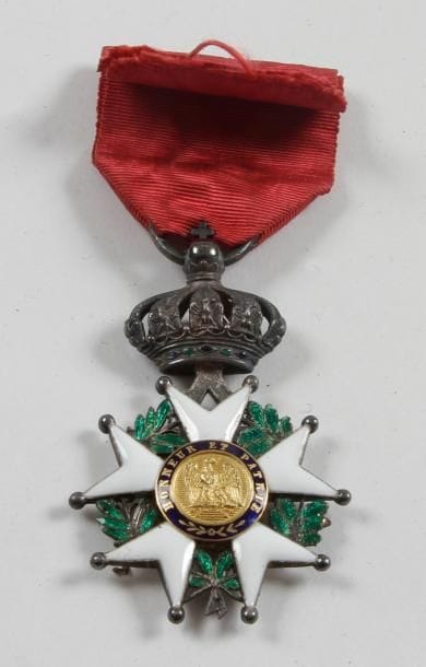 France

ORDRE DE LA Légion D'HONNEUR, institué en 1802.
Étoile de chevalier d'époque Second Empire.
Argent, or et émail. Ruban. Poinçon tête de sanglier.
T.T.B