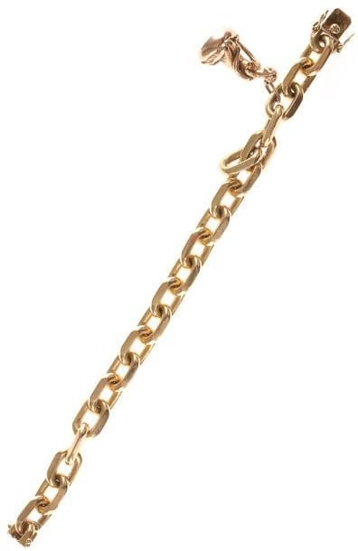 CARTIER
Bracelet gourmette en or jaune retenant en pampille une petite sirène en or rose (14K). Signé. Dans son écrin.Long.: 18,5 cm Poids total: 80,3 g