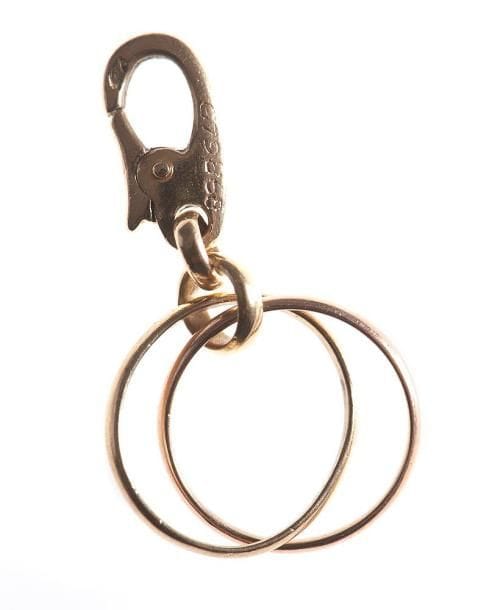 CARTIER
Charm en or jaune retenant 2 anneaux. Signé, numéroté, accompagné de son certificat. Poids: 1,9 g