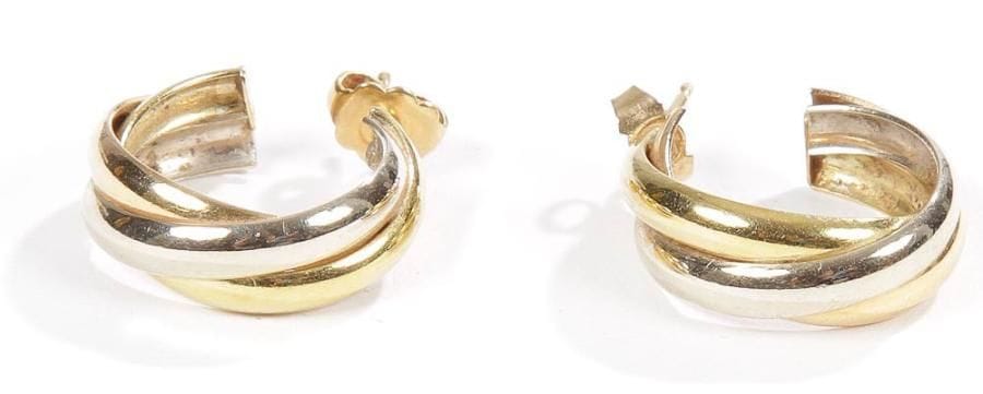 Paire de demi-créoles en trois tons d'or torsadés. Poids: 6 g