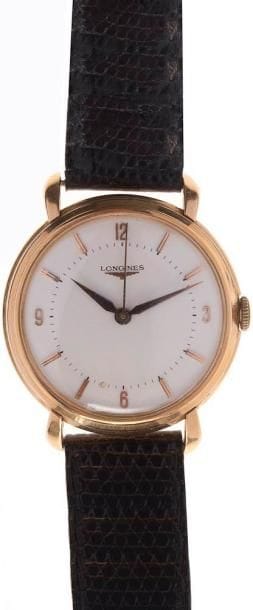 LONGINES
Montre bracelet d'homme en or jaune, cadran rond, fond crème, index batons et chiffres romains, mouvement mécanique. (remontoir et boucle métal)