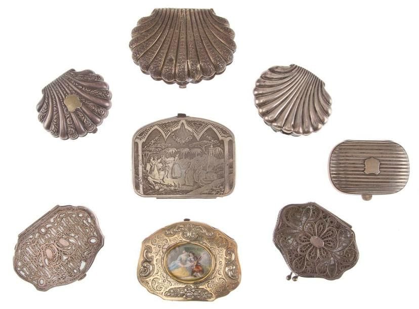 Huit porte-monnaie en argent et vermeil.Poids brut: 313 g(accident à une charnière pour l'un)