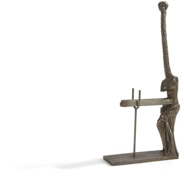 D'après Salvador DALI
Vénus à la Girafe Sculpture en bronze argenté. Signée sur la terrasse. Euro Art Éditeur.  Venturi Arte fondeur. Hauteur: 56 cm
