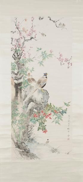 CHINE - École de Pékin Yan Bolong (1898 - 1954)
Encre et polychromie sur papier représentant un couple de faisans sur un rocher sous des fleurs de pruniers.(Taches et plis).102 x 42 cm