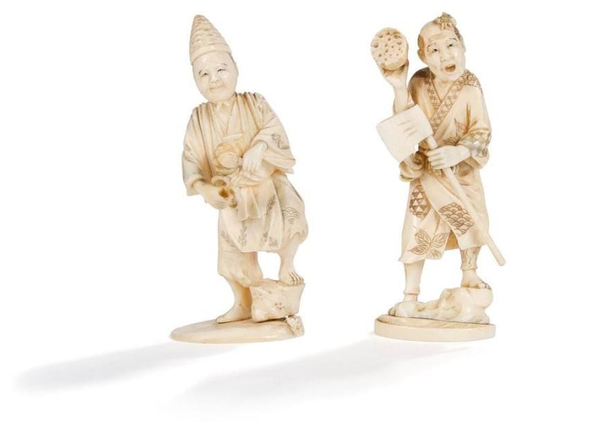 JAPON - Epoque MEIJI (1868 - 1912)
Deux petits okimono en ivoire à patine jaune représentant un personnage debout portant une hache et un personnage debout portant une fleur. Haut.: 12,5 cm