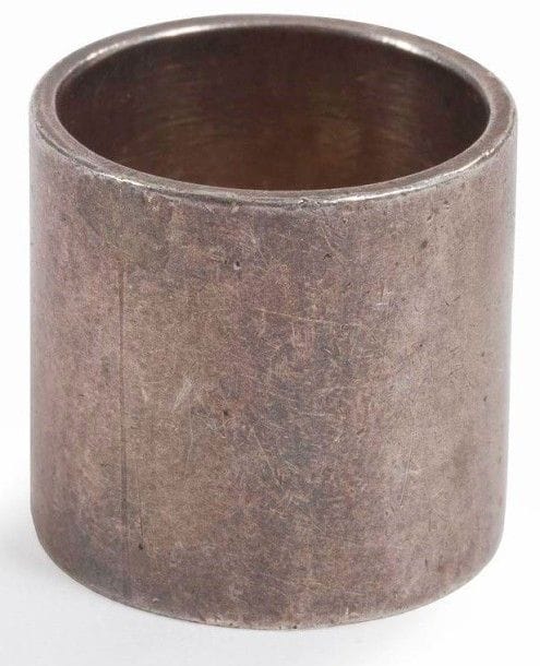 Jean DESPRES (1889-1980)
Rare bague moderniste en argent. Très large anneau à surface entièrement lisse. Marquée des poinçons de Maître Orfèvre et de garantie. Poids: 18,11 g