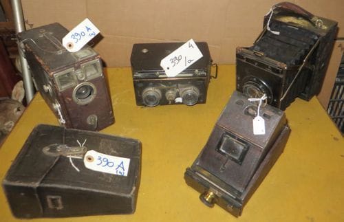 Lot de 4 appareils-photos : une sténo-jumelles mono L JOUX, une chambre à soufflet NETTEL, un stéréoscope BELLIENI, un GIRARD ET BOITTE.