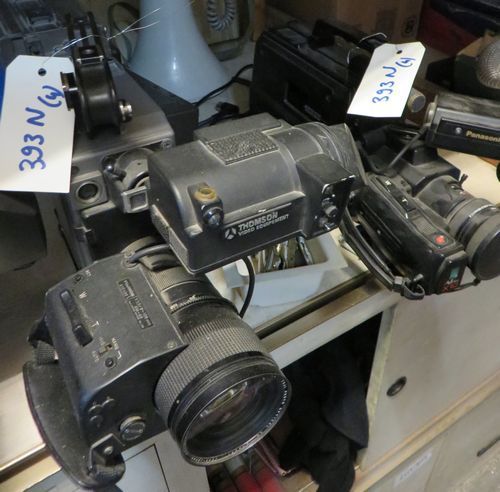Lot de 4 caméras vidéos dont BETACAM (1),  SONY (1), THOMPSON (1), PANASONIC (1).