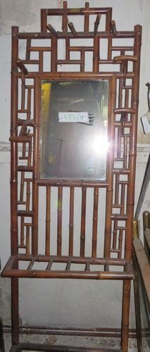 Lot de 2 porte-manteaux de vestiaire en bois naturel et bambou. On y joint un valet de chambre.