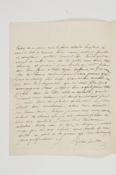[Désirée de La Fite de Pelleport, Madame Bernardin de SAINT-PIERRE (1780-1847) deuxième épouse (1800) de l'auteur de Paul et Virginie (1737-1814)].Lettre autographe signée «Sophie de M.», 25 octobre [1816 ?], à Madame de Saint-Pierre à Toul; 2 pages petit in-4, adresse, cachet de cire rouge.Elle tient à lui annoncer cette bonne nouvelle: «Mr le duc d'Aumont s'est aperçu (un peu à l'aide de la lorgnette de Mr de Villedavray) qu'il était très bon littérateur et qu'il y allait de sa réputation d'homme d'esprit, et d'honneur et de goût, de fixer l'intérêt du Roi [Louis XVIII] sur l'aimable veuve de Mr de St. Pierre, qui lui faisoit un si beau présent: en effet, sa Majesté en a paru charmée et a décidé d'elle-même (ce qu'elle ne fait pour aucune dédicace) qu'on offrirait un cadeau de sa part à Mde de St Pierre, afin de lui témoigner sa satisfaction»; mais le cadeau n'est pas considérable: «c'est plutôt une attention qu'un cadeau. Vous trouverez laditte attention renfermée dans une boîte aux armes de France qui dans ce cas, ont aussi leur valeur»... M. de Ville d'Avray conservera la boîte chez lui jusqu'au retour de Mme de Saint-Pierre, dont il avertira le duc d'Aumont...