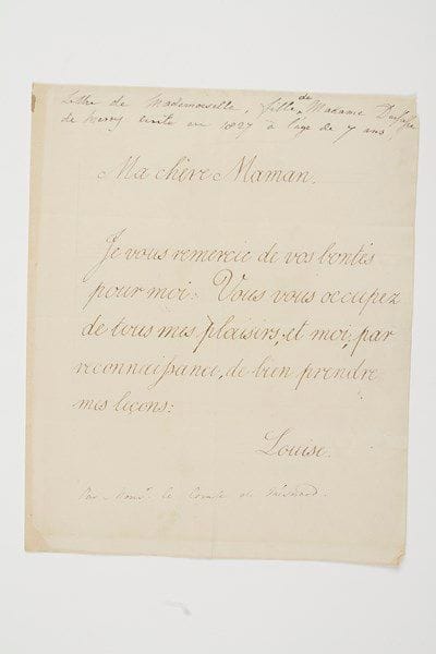 Louise d'Artois (1819-1864) duchesse de Parme; fille du duc et de la duchesse de Berry, soeur aînée du comte de Chambord, épouse (1845) du futur Charles III de Parme (1823-1854), elle fut Régente de Parme et de Plaisance après l'assassinat de son mari.Lettre autographe signée «Louise», [1827], à sa mère Marie-Caroline, duchesse de Berry; 1 page in-4 (légères fentes sur les bords, trace d'encadrement).Charmante lettre de la petite princesse âgée de sept ans, à sa mère, d'une grande écriture appliquée sur des lignes tracées au crayon.«Ma chère Maman, Je vous remercie de vos bontés pour moi. Vous vous occupez de tous mes plaisirs; et moi, par reconnaissance, de bien prendre mes leçons. Louise.»Une note, en haut et en bas de la lettre, indique qu'elle fut «écrite en 1827 à l'âge de 7 ans», et transmise par le premier écuyer de la duchesse de Berry, le comte de Mesnard.Charavay, 2002.