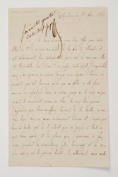MARIE-AMÉLIE (1782-1866) Reine des Français, épouse de Louis-Philippe.Lettre autographe signée de son paraphe, Twickenham 20 novembre 1815, [à l'abbé Louis-Étienne de Saint-Farre]; 1 page et demie in-8 (cote d'inventaire).Sur la mort de Murat, l'ex-Roi de Naples (fusillé le 13 octobre 1815 à Pizzo en Calabre).Elle le remercie de sa lettre au sujet de la fin de Murat: «il est certainement bien satisfaisant pour moi de voir mon cher et respectable Père délivré d'un aussi juste sujet d'inquiétude mais j'ai éprouvé en même temps une espèce d'horreur en pensant que cet homme guidé par sa follie a été finir comme un assassin dans ce même pays où 6 mois auparavant il comandoit encore en Roi». Elle souhaite que l'abbé soit délivré de la goutte qui le fait souffrir. Elle espère pouvoir le revoir bientôt. «En attendant nous continuons à vivre tranquilles et retirés dans cette paisible campagne, nos santés y sont très bonnes bien que le froid comence à se faire sentir, et mes enfans surtout se sont bien fortifiés»...Vente 31 mars 1869 (Étienne Charavay).