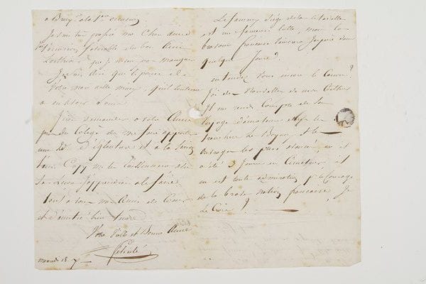 Félicité FERNIG (1770-1841) héroïne des guerres de la Révolution, attachée à l'État-Major de Dumouriez avec sa soeur Théophile, elle combattit à Valmy et à Jemmapes.Lettre autographe signée «Félicité», 18 décembre [1832], à Mme Crépy, au château de Nefleyes; 3 pages in-8, adresse. Sur le siège d'Anvers. Elle la remercie pour ses lettres, pour l'envoi de rosiers qu'elle a plantés elle-même et pour des échantillons de tissus. Puis elle parle du siège d'Anvers: «Le fameux siège de la citadelle est une fameuse lutte, mais la bravoure francoise vaincra j'espère dans quelque jours». Elle a eu des nouvelles de son Arthur qui lui rend compte de son voyage «dans les tranchées, les boyaux, et les ouvrages les plus avancés [...] il en est toute admiration pour le courage de la brave nation francoise»...Les Autographes, 1999.