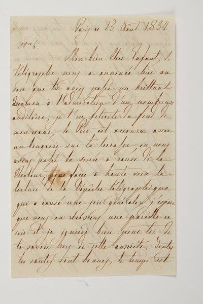 MARIE-AMÉLIE (1782-1866) Reine des Français, épouse de Louis-Philippe.Lettre autographe signée (paraphe), Paris 13 août 1834, à son fils François d'Orléans, prince de Joinville; 4 pages in-8 à son chiffre couronné.Belle lettre à son fils élève de l'École navale, sur le point d'embarquer sur la Syrène sous le commandement du comte d'Oysonville, pour Lisbonne et les Açores.«Mon bien cher enfant, le télégraphe nous a annoncé hier au soir que tu avois passé un brillant examen à l'admiration d'un nombreux auditoire, je t'en félicite du fond de mon coeur, le Père est accouru [...] pour faire à haute voix la lecture de la dépêche télégraphique qui a causé une joie générale»... Suivent des nouvelles de la famille: Chartres est à Compiègne et au camp de Saint-Ouen; Nemours arrivera le 20; le projet de voyage du Roi paraît abandonné; la discussion à la Chambre sur l'Adresse pourrait se prolonger jusqu'au 22, «après cela je ne sais où nous irons, et si même nous irons du tout à la campagne. [...] Quant aux affaires de D. Carlos il n'est pas dans une position avantageuse, il ne fait pas de progrès, mais cela pourrait bien traîner en longueur d'après les informations que j'ai reçu de Londres. J'hazarderai de t'écrire un petit mot à Madère et à Fayal [...] mais si tu est déjà sorti du port, bon voyage mon chérissime enfant que Dieu te bénisse et te préserve de tous les dangers de l'âme et du corps»... Elle multiplie des conseils de conduite; le général Meynadier lui a fait un grand éloge de M. d'Oysonville, «je serai bien heureuse lorsque le Père m'annoncera que la Sirène est entrée dans la rade de Brest»...Étienne Charavay, 1890.