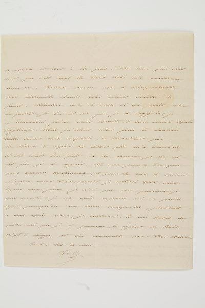 [Louis d'Orléans, duc de NEMOURS (1814-1896) deuxième fils de Louis-Philippe, général, il s'illustra en Algérie].6 lettres autographes signées adressées au duc de Nemours par son frère François prince de Joinville, sa soeur Clémentine, et sa maîtresse Mademoiselle Albertine (Albertine Albrier-Coquillard, 1810 ?-1846, danseuse à l'Opéra), février-mars 1840; 15 pages in-4 ou in-8, 2 adresses.Curieux ensemble relatif à la rupture de Nemours avec sa maîtresse, la danseuse Mademoiselle Albertine, dont la soeur cadette, Victorine dite «Fifine», était la maîtresse de Joinville. Cette rupture intervient après l'annonce du futur mariage du duc de Nemours, et les débats houleux autour du projet de dotation de revenu annuel et d'allocation pour les frais de mariage et d'établissement, projet rejeté le 20 février, entraînant la démission du ministère Soult; le 26 avril, Nemours épouse Victoire de Saxe-Cobourg (1822-1857).Tuileries 18 février 1840. Clémentine souffre pour son frère, à qui la Reine a écrit déjà: «Le sacrifice a été grand; mais Dieu t'en récompensera [...] Tu seras soutenu par l'idée que tu as agi suivant ton honneur et ton devoir !»... Elle a subi «un violent galop du Père». L'affaire de la dotation va bien, et Guizot pense qu'elle passera, mais on s'inquiète de l'amendement... Violente dispute du Père avec Hadji [Joinville]... qui a cédé après «une scène vive avec le Père où il a beaucoup pleuré, il a consenti à ce qu'elle partît pour l'Angleterre avec sa soeur»...18 [février 1840] 1 h du matin. Joinville («Fr. O.») écrit à son frère: «j'ai été enveloppé dans ton malheur; le sacrifice est consommé; elles sont parties mais je suis navré. Soult a dit tout au Roi qui m'a fait une scène; je n'ai pas tenu devant ses prières; juge de ce que j'ai eu à souffrir; je suis brisé»... Au dos de la lettre, Nemours a noté: «Enchanté du parti pris par A. Nous nous sommes compris & il y avait complette sympathie de sentimens & d'instincts. J'ai été bien touché du retour des lett