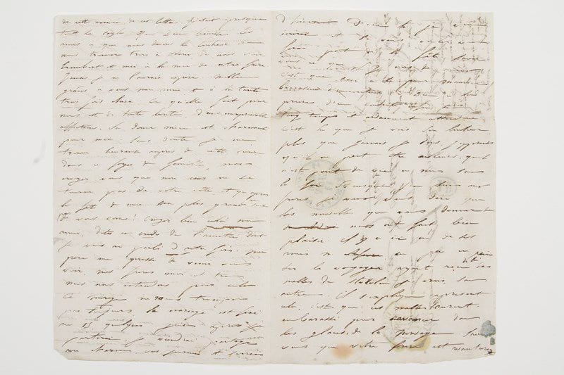 Eugénie de GUÉRIN (1805-1848) femme de lettres, diariste et épistolière, soeur de Maurice de Guérin.Lettre autographe, [Paris] 6 novembre [1838], à la baronne Almaury de Maistre au château des Coques (Nièvre); 7 pages et demie in-8, adresse.Belle et longue lettre avant le mariage de son frère Maurice, et sur sa santé rongée par la tuberculose; elle n'a pas été publiée par Trébutien.«J'ai beaucoup écrit ce matin et je veux écrire encore. La main n'est jamais fatiguée quand c'est le coeur qui la pousse». Après avoir raconté au Cayla sa vie à Paris, elle veut dire son affection pour son amie, à défaut de lui décrire longuement ses courses et ses visites, car le temps passe si vite !... «la reconnaissance et l'affection ne font qu'un. Ces deux sentimens sont si bien fondus, si bien mêlés, si bien un que je ne puis les séparer et que vous les recevrez, ma bien chère, avec votre amie dans vos bras». Elle tente de calmer ses inquiétudes en attendant de la voir et de la connaître... «Paris est toujours pour moi la grande ville, rien de plus, j'y voudrais trouver plus de surprise, plus d'étonnement». Maurice lui a promis un concert: «si cela ne m'émeut pas, c'est fait de moi, je suis de marbre. Je n'ai jamais entendu de musique et n'ai pu en pressentir les effets. Tout ce que je connais à cela est aux églises». Elle prend soin de la santé de Maurice, ne voulant pas qu'il sorte dans le froid et la pluie; il va mieux qu'à son arrivée. Il refuse l'homéopathie proposée: «le malade ne veut rien faire que prendre quelques tasses de tisannes. Je crois au reste qu'avec des ménagemens sa santé reviendra seule. Après l'hiver nous l'emmènerons au Cayla. L'air est doux et meilleur que celui de Paris. Mr d'Aurevilly, un ami de Maurice, m'en veut de cette petite rancune contre Paris, et aussi de ce qu'un soir qu'il me fesait remarquer le beau coup d'oeuil de l'éclairage, je répondis que c'était brillant, mais que j'aimais autant nos vers luisans que des réverbères»... Son frère aîné vient