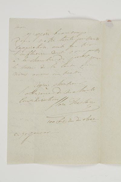 Flora TRISTAN (1803-1844) femme de lettres, socialiste et féministe; elle est la grand-mère de Gauguin.Lettre autographe signée «Flora Tristan», Paris 31 janvier [1839], au baron Auguste de Schonen, pair de France; 2 pages in-8 à son chiffre, adresse («Monsieur Schoen»).Rare lettre au sujet de sa pétition pour l'abolition de la peine de mort.Elle aurait aimé lui remettre en main propre la pétition et parler avec lui de ce sujet «qui, je le sais, a toutes vos sympathies. Votre portier m'a dit qu'on ne vous trouvoit que de 8 à 9 et comme ma santé ne me permet guere de me lever aussi matin, j'oserai vous prier, Monsieur, de m'assigner un jour où je puisse vous voir à une heure plus commode pour moi. J'espère beaucoup dans votre toute puissante coopération, ainsi que sur l'influence dont vous jouissez à la chambre des pairs, pour le succès de la cause que nous avons embrassée»...