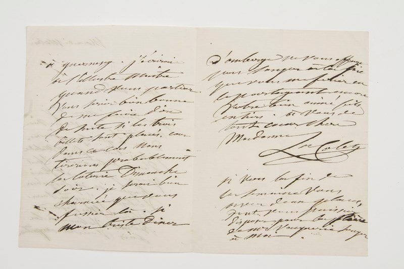 Louise COLET (1810-1876) femme de lettres, poétesse et romancière; née Révoil, elle avait épousé (1834) le musicien Hippolyte Colet (1808-1851), et fut la maîtresse (entre bien d'autres) de Gustave Flaubert.Lettre autographe signée «L. Colet», Mercredi matin, [à Madame Victor Hugo]; 3 pages in-8.Elle n'est pas certaine de pouvoir venir la voir avant quelques jours: «Je suis tout à fait malade d'excès de travail. Il faut que je finisse et j'écris chaque nuit jusqu'au vertige». Elle espère lui donner ses deux derniers volumes avant son départ pour Guernesey: «J'écrirai à l'illustre maître quand vous partirez. Vous seriez bien bonne de me faire dire de suite si les trois billets sont placés car dans ce cas nous tirerions probablement la loterie dimanche soir. Je serais bien charmée que vous fussiez là si un triste dîner d'auberge ne vous effraye, vous songerez à la joie que nous nous feriez en le partageant»...