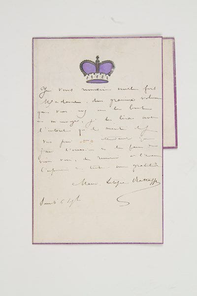 Marie-Lætitia BONAPARTE-WYSE, dite Marie de SOLMS (1831-1902) femme de lettres, petite-fille de Lucien Bonaparte; elle épousa successivement le comte de Solms, Urbano Rattazzi, puis Don Luis de Rute.Lettre autographe signée «Marie Letizia Rattazzi», samedi 6 septembre [1872 ?], à Mme Maria Cellini au Casino de Trouville; 1 page in-8 à la couronne, enveloppe (portrait gravé contrecollé).Elle la remercie pour «le gracieux volume» qu'elle lui a envoyé [Toute une vie, Collignon 1872]: «Je le lirai avec l'intérêt qu'il mérite et je vous prie en attendant que j'aie l'occasion de le faire de vive voix, de recevoir [...] l'expression de toute ma gratitude.»