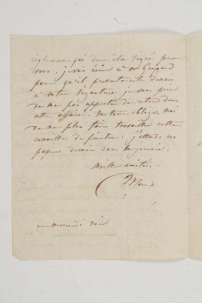 Anne Boutet, Mademoiselle MARS (1779-1847) actrice, sociétaire de la Comédie-Française. Lettre autographe signée «Mars», mercredi soir, à l'architecte Lodovico Visconti; 2 pages in-4, adresse. Elle est désolée de l'ennuyer, mais «les ouvriers dont je me suis servie sont des animaux brutes qu'on fait faire exprès pour moi. Une espèce de goujât qui se dit avocat et qui fait les affaires de Mr Journault peintre vient de m'envoyer une assignation» devant le juge de paix. Elle le prie de signer l'état qu'on lui présentera pour qu'elle puisse effectuer le règlement. «Surtout obligez moi de ne plus faire travailler cette canaille de peintre»...Librairie Les Autographes, 2004.
