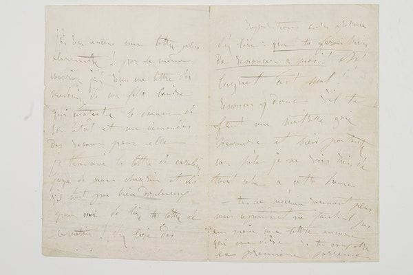 Marie Delaunay, Mme Allan-Dorval, puis Mme Merle, dite Marie DORVAL (1798-1849) la grande actrice romantique, elle fut la maîtresse et l'inoubliable interprète d'Alfred de Vigny.Lettre autographe signée «Marie», [Besançon avril 1842], à René Luguet; 4 pages in-8 (un peu froissée).Émouvante lettre à son jeune amant qui allait devenir son gendre.«Je suis trop malade et trop souffrante pour avoir la force de réfuter ta lettre qui est cruelle injuste, sans foi, et sans tendresse»... Elle s'oblige à jouer à cause de l'état de santé de ses filles Caroline et Louise: «juge de mon chagrin et dis s'il n'est pas bien douloureux pour moi de lire ta lettre de ce matin ? D'y lire des suppositions aussi grossières d'y lire: que tu ferais bien de renoncer à moi ! Ah ! Luguet c'est mal ! Renonces-y donc s'il te faut une maîtresse gaie heureuse et bien portante car hélas je ne suis rien de tout cela à cette heure. - Tu ne m'écriras sûrement plus mais cependant ne faut-il pas au moins une lettre encore qui me dise si tu veux être la première personne qui me recevra à Paris ? [...] Ton succès je n'en doutais pas et j'en suis heureuse !»...On joint un fac-similé ancien de l'émouvante lettre à sa fille Caroline Luguet, [Caen 15 mai 1849], cinq jours avant sa mort.Ancienne collection Jean Darnel (20-21 octobre 2007, n° 38).