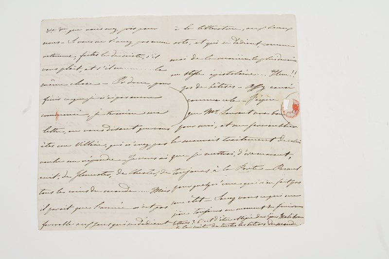 Maria-Felicia Garcia, dite Maria MALIBRAN (1808-1836) la grande cantatrice.Lettre autographe signée «Malibran», Bristol 10 octobre 1829, au baron Denniée à Paris; 3 pages in-8, adresse.Jolie lettre lors d'une tournée en Angleterre.«Nous partons demain matin pour Exeter [...] où je suis engagée pour 8 concerts, que je dois partager entre Bath et Bristol, où je dois revenir». Puis elle rentrera à Paris par Calais, et elle prie Denniée de lui adresser une lettre à l'hôtel Meurice, «dans laquelle, après m'avoir dit toutes les jolies choses que vous savez si bien dire sans avoir l'air de vous en apercevoir, vous me direz quels sont, le numéro, la rue, la maison, &a, &a que vous avez pris pour nous.» Elle se plaint: «vous êtes un villain», pour n'avoir pas répondu à ses lettres écrites de «Gloucester, de Chester, de tous les coins du monde... Mais il parait que l'année n'est pas favorable aux gens qui se dédient à la littérature, aux beaux arts et qui se dédient, comme moi de la manière la plus dévouée au style épistolaire... Hum !! pas de bêtises [...] Savez-vous ce qui me peine toujours au moment de finir mes lettres ? C'est d'être obligée de signer Malibran à la suite de toutes les bêtises du monde». [Elle s'était séparée aux État-Unis de son mari Eugène Malibran, avant de rentrer en Europe à la fin de 1828.]Les Neuf Muses, 2005.