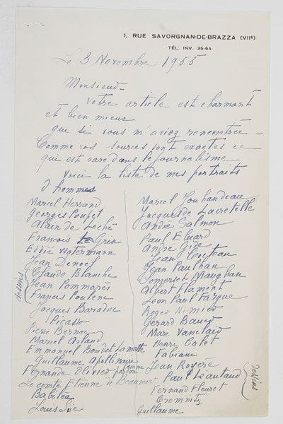 Marie LAURENCIN (1883-1956) peintre.Lettre autographe signée «Marie Laurencin», Paris 3 novembre 1955, à un journaliste; 1 page et demie in-8 à son adresse 1, rue Savorgnan de Brazza.Catalogue de ses portraits d'hommes.«Votre article est charmant et bien mieux que si vous m'aviez rencontrée. Comme vos sources sont exactes ce qui est rare dans le journalisme». Elle dresse ensuite la liste de ses 39 portraits d'hommes, parmi lesquels Francis Poulenc, Picasso, Guillaume Apollinaire, Marcel Jouhandeau, Jacques de Lacretelle, André Salmon, Paul Éluard, André Gide, Jean Cocteau, Jean Paulhan, Somerset Maugham, Léon-Paul Fargue, Roger Nimier, Henri Calet, Paul Léautaud... Puis elle ajoute: «Il y en a pas mal. Ils ont été si gentils de venir poser. Cela ne les amusait pas»...Les Neuf Muses, 1998.