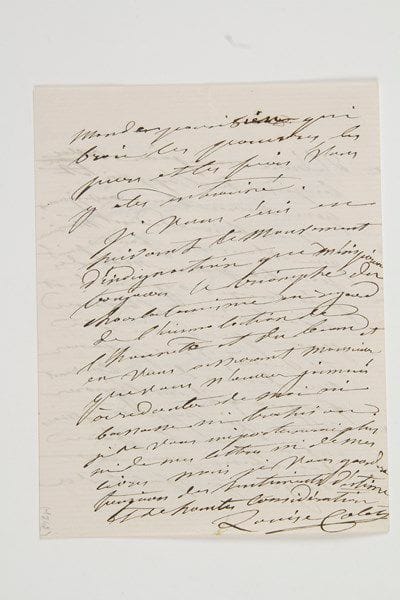 Louise COLET (1810-1876) femme de lettres, poétesse et romancière; née Révoil, elle avait épousé (1834) le musicien Hippolyte Colet (1808-1851), et fut la maîtresse (entre bien d'autres) de Gustave Flaubert.Lettre autographe signée «Louise Colet», Mardi, à un critique; 12 pages in-12 à son chiffre.Belle et longue lettre littéraire, sur Musset, Flaubert et Sainte-Beuve.Elle n'a jamais repoussé une main tendue: «je ne suis inflexible que sur les principes qui sont le fond même de la conscience et de l'honneur. Votre article sur Lui [1859] un peu sévère et trop soucieux peut-être de venger un académicien bel esprit, très peu moral [Alfred de Musset], eut pour résultat de me faire enlever immédiatement ma pension littéraire au Ministère de l'instruction publique», lui supprimant ainsi «le pain de chaque jour nécessaire à ma fille et à moi»... Elle n'a réussi à la faire rétablir que partiellement, après deux ans. Depuis, le critique a répondu avec bienveillance à l'envoi de son livre, mais elle lui reproche de n'avoir pas dit qu'il ne pouvait s'en occuper, alors que le succès ne s'obtient plus que par le bruit. «"Je dépenserais dix mille francs d'annonces m'écrivait un jour l'auteur de la sublime Salammbô [Gustave Flaubert], alors inconnu et je pousserais bien tous ces cuistres éreintés de critiques à faire attention à mes livres". Voilà de quelle façon aimable parlait de tous les écrivains de la Presse cet homme en style vigoureux». Après avoir épinglé Sainte-Beuve, elle met son correspondant en garde contre l'engrenage des phalanges organisées et endoctrinées qui font les succès... Elle écrit cette lettre «en suivant le mouvement d'indignation que m'inspirent toujours le triomphe du charlatanisme en regard de l'immolation de l'honnête et du beau»...On joint une autre l.a.s. à propos de l'insertion d'un fragment du 3e volume de son livre L'Italie des Italiens (1862).