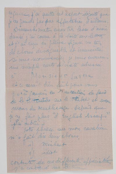 [Jean-Paul SARTRE (1905-1980)]. Germaine MARRON, étudiante.6 lettres autographes signées «G. Marron» (sauf la dernière incomplète de la fin), [1927-1929], à Jean-Paul Sartre; 20 pages in-4, enveloppes (dont une annotée par Sartre).Correspondance amoureuse d'une jeune étudiante à Sartre, alors âgé de 22 ans, et étudiant à l'École Normale Supérieure. Ces lettres témoignent de la fascination qu'exerçait déjà le jeune homme. Lundi matin [31 octobre 1927]. «Mon cher petit camarade, enfin je vais avoir votre photo. Elle arrivera juste à temps, car j'allais vous oublier complètement, et c'aurait été un désastre ! [...] Je lis Nietzsche, et je vous demanderai certainement des explications, mais je crains qu'à ce rythme (une tous les 8 ou 10 jours) la lecture dure un peu longtemps. [...] Mon cher amour vous me manquez de plus en plus, ma pensée est vers vous tous les instants, et mes lettres ne sont que de pauvres petites choses ridicules, incapables d'exprimer la moitié de ce que j'ai à vous dire. [...] Je vous aime et ne saurai rien vous dire en dehors de cela»... [21 novembre]. «Dimanche matin encore très lasse d'avoir dansé j'ai couru à la boîte aux lettres et j'ai reçu en pleine figure un tas de choses désagréables et imméritées. Si vous recommenciez je vous enverrais une simple carte de visite adressée à Monsieur Sartre et ce serait bien fait pour vous. [...] Je suis heureuse de vous revoir bientôt, du reste aujourd'hui je suis heureuse de tout, c'est peut-être à cause d'un soleil merveilleux que j'ai admiré longuement ce matin. Je vous aime (je m'étais juré de ne pas vous le dire dans cette lettre) parce que je vous avais trouvé vraiment trop sale type. [...] Je vous adore»... Jeudi matin [19 janvier 1928]. «Mon cher amour, je ne puis arriver à me consoler d'avoir été aussi stupide, pendant quelques jours, en tout, en ce qui vous concerne, si je ne l'avais pas su, j'en aurais été bien persuadée après la lecture de votre lettre, où tout au long vous me traitez d'imbéci