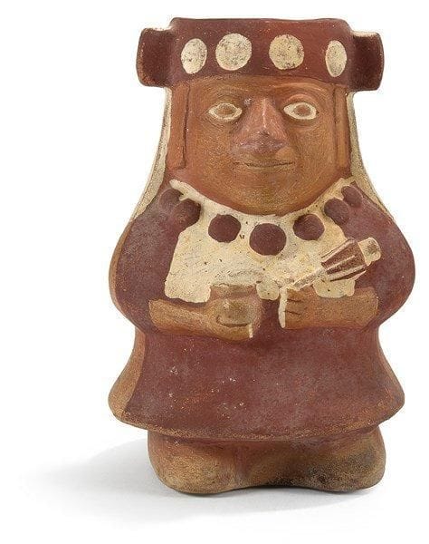 Vase représentant une femme en costume
d'apparat.
Terre cuite brune à engobe crème et rouge.
Culture Mochica, Pérou.
400 - 100 av. J.-C.
H: 20 cm - l: 13 cm - l: 13 cm
État: Cassé, petit manque et restauration.

Provenance: Collection de M. G., France