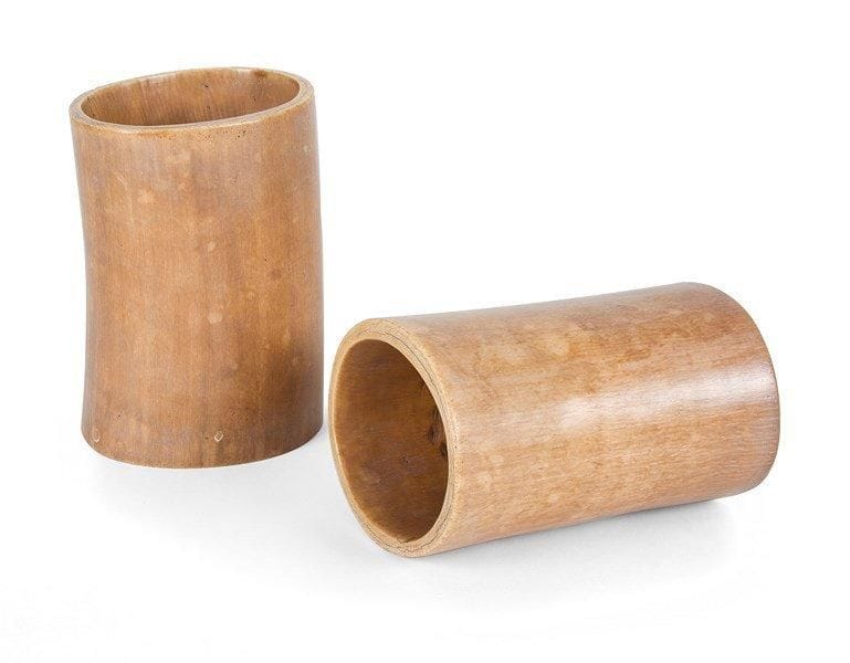 Igbo (Nigéria)

Paire de jambières.
Grandes et rares jambières en ivoire à patine blonde. Circa 1930.
H.: 18 cm - L.: 12,5 cm