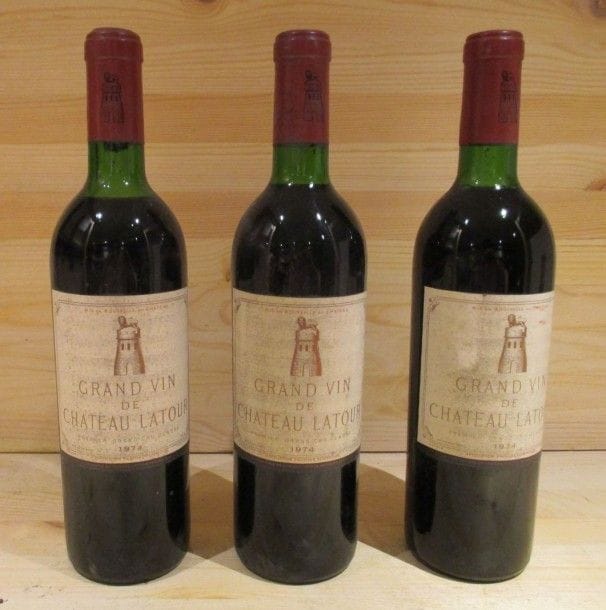 10 bouteilles CHÂTEAU LATOUR, GCC1 Pauillac, 1974 (7 T.L.B - 2 H.E. - 1 H.E - e.t.h.).