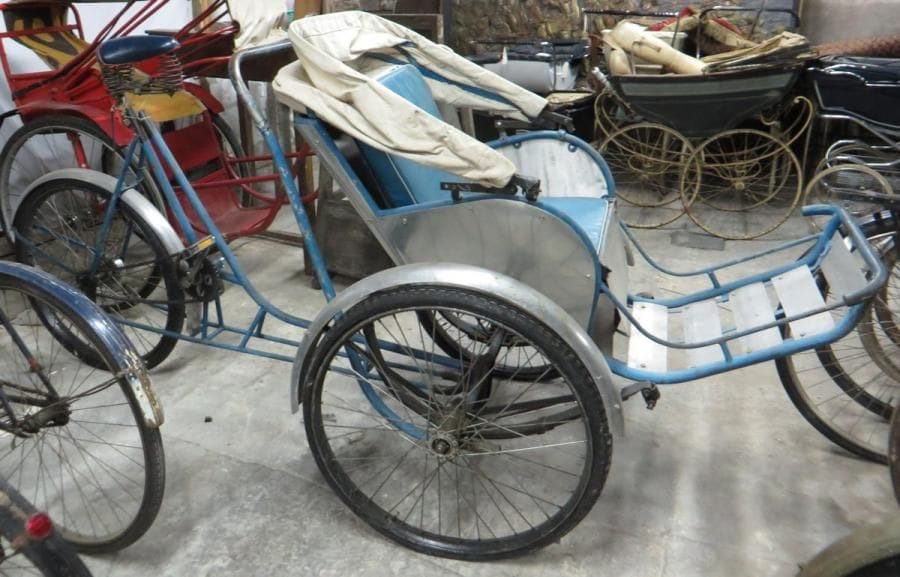 Vélo taxi ou tricycle porteur. (manques et accidents)